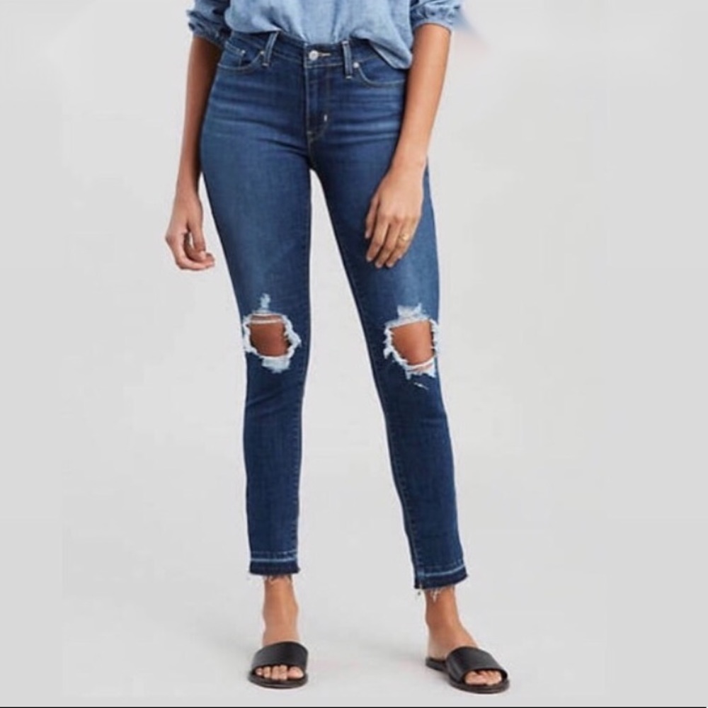 Levi’s 711 Skinny frayed hem crop jeans. Size 26